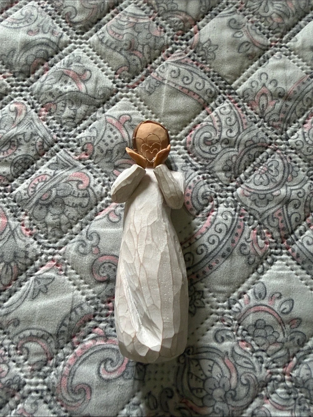Willow Tree White & Gold Angel Figurine on Quilted Background (Lots of Love)